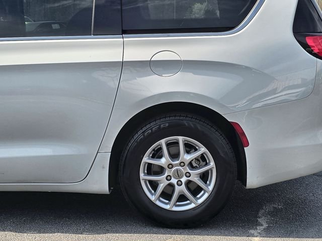 Used 2023 White Chrysler LX image 12