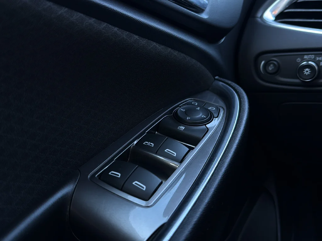 Used 2018 Blue Velvet Metallic Chevrolet LT image 11