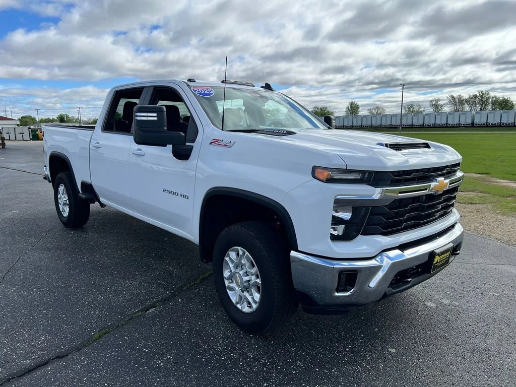 2025 Chevrolet Silverado HD LT 4WD Crew Cab Standard Box's photo
