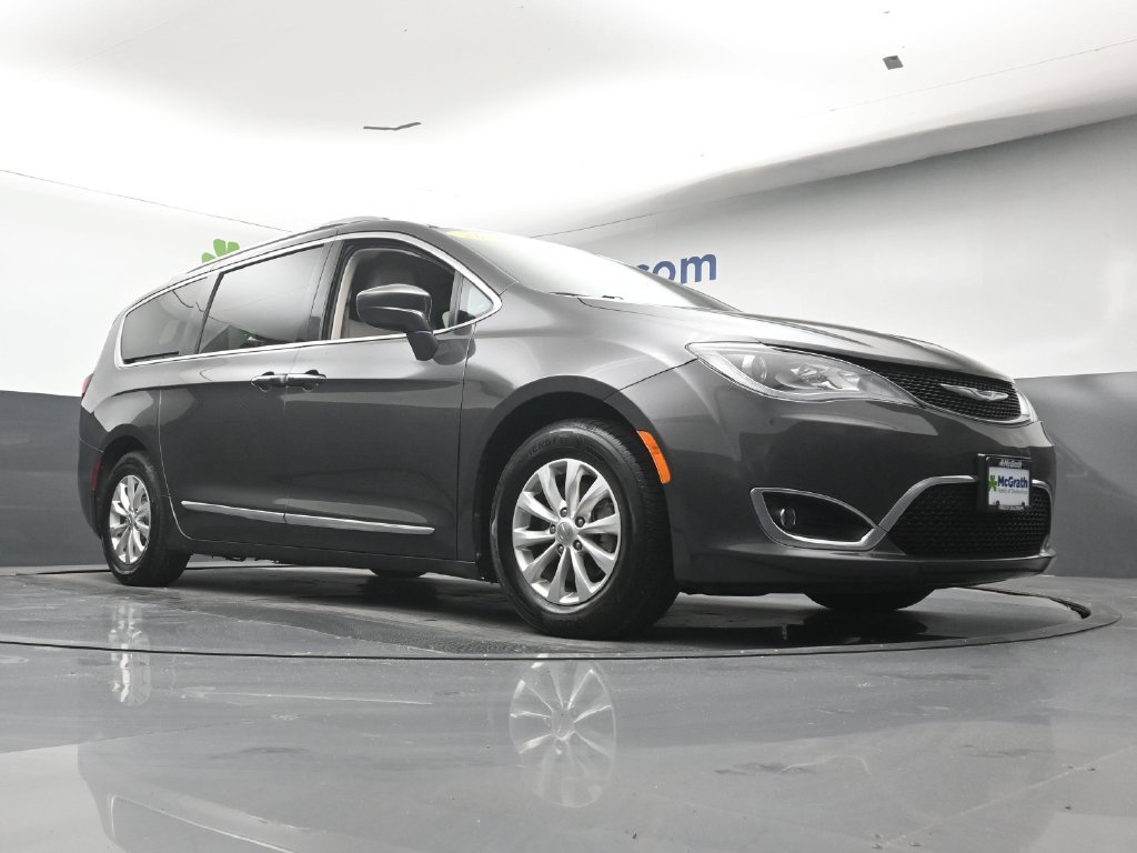 Used 2018 Gray Chrysler Touring L Plus image 28