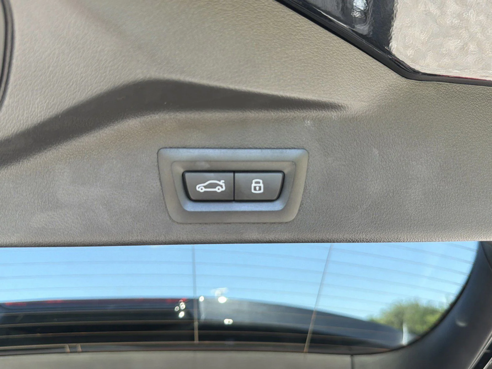 New 2026 Black Sapphire Metallic BMW sDrive40i image 12