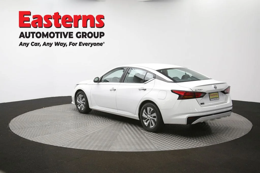 Used 2022 White Nissan 2.5 S image 62