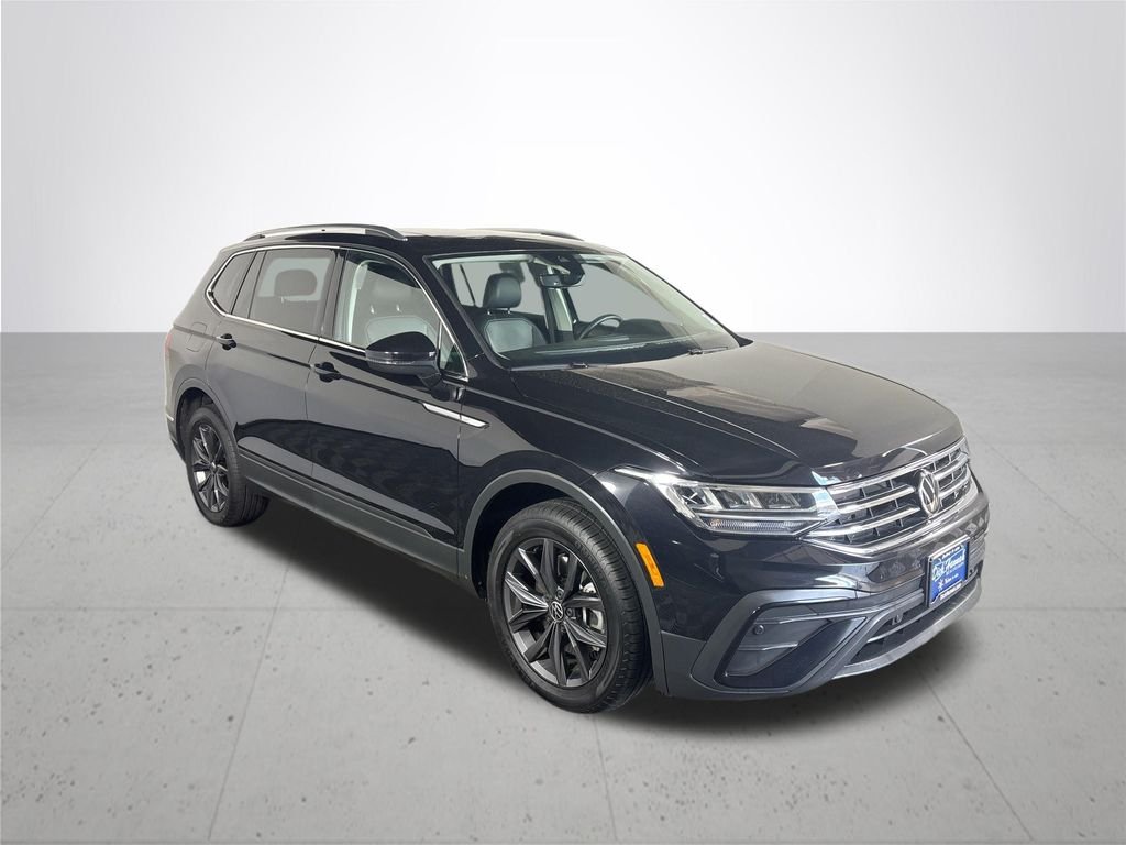 Certified Used 2022 Deep Black Volkswagen 2.0T SE image 6