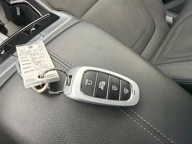 Used 2022 Quartz White Hyundai SEL image 33