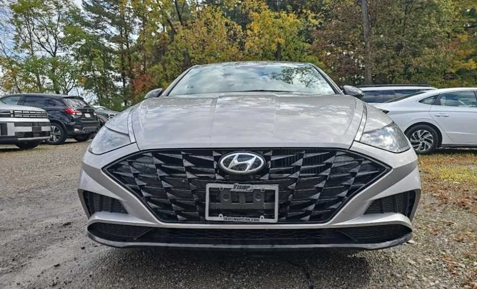 Used 2023 Curated Silver Hyundai SEL Plus image 3