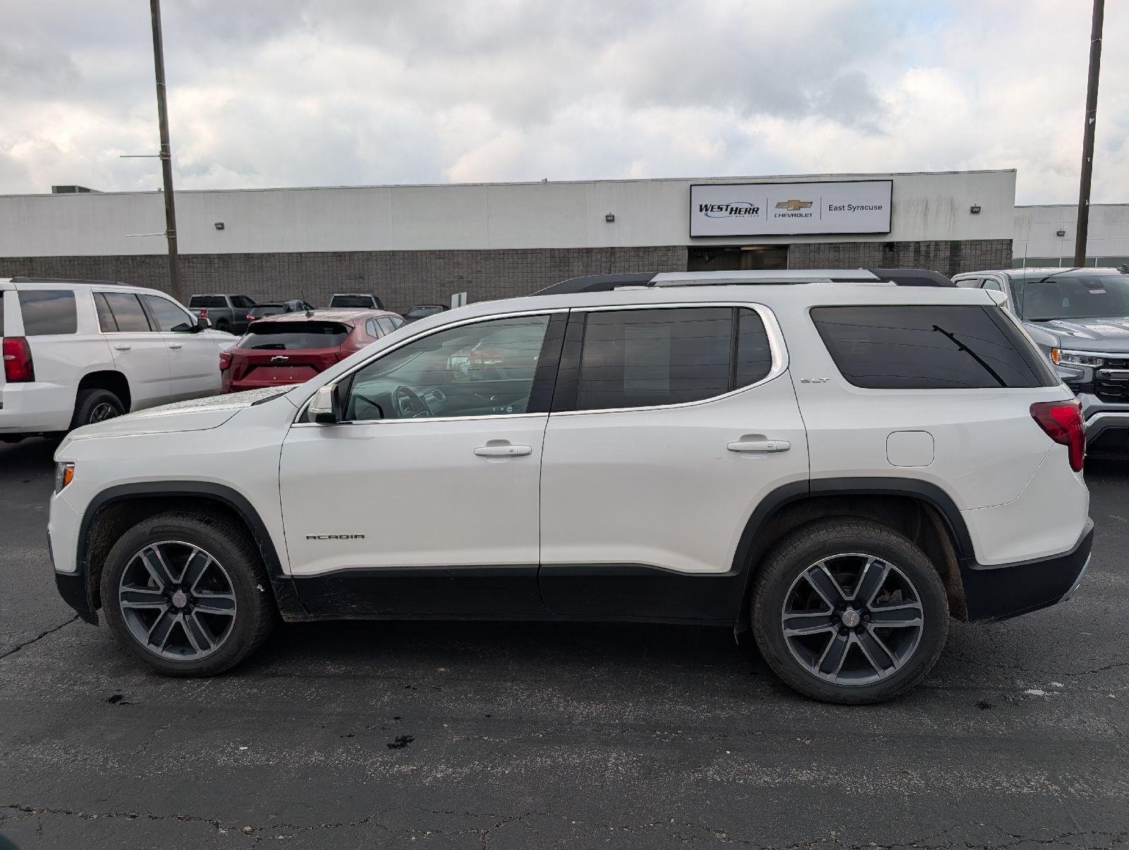 Used 2020 White Frost Tricoat GMC SLT image 6