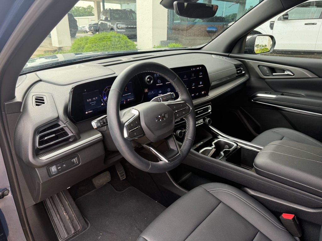 Used 2026 Lakeshore Blue Metallic Chevrolet FWD LT image 9