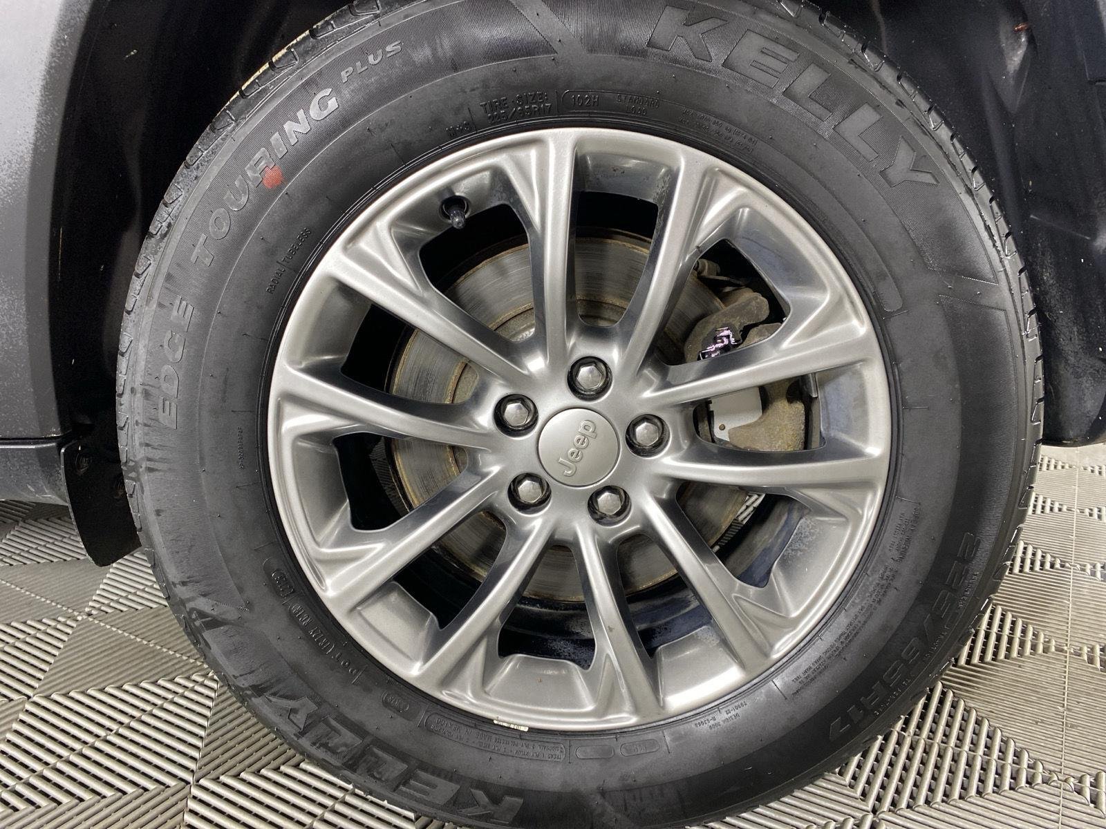 Used 2019 Velvet Red Pearlcoat Jeep Latitude Plus image 12