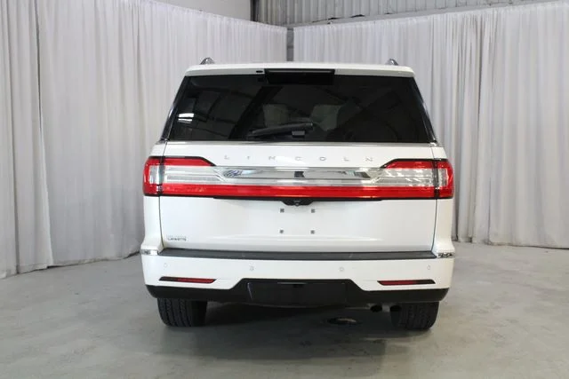 Used 2019 White Lincoln Reserve image 25