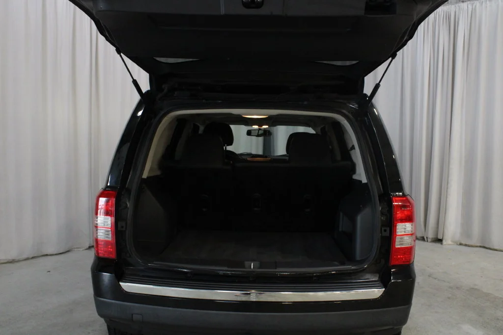 Used 2016 Black Jeep High Altitude image 29