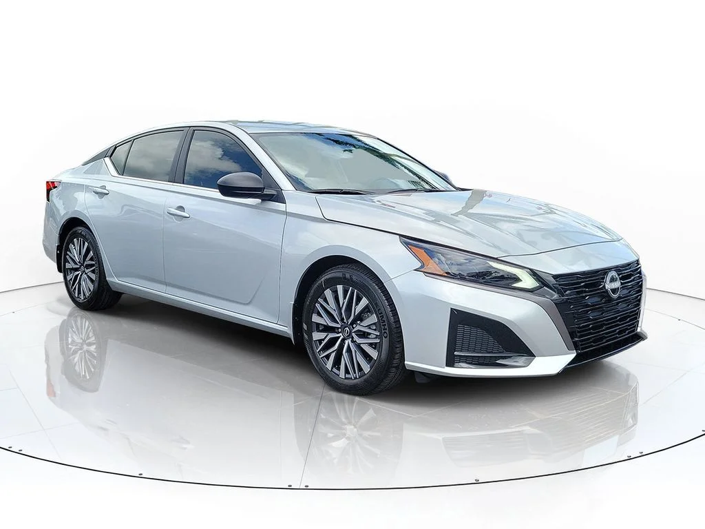 New 2026 Silver Nissan 2.5 SV image 2