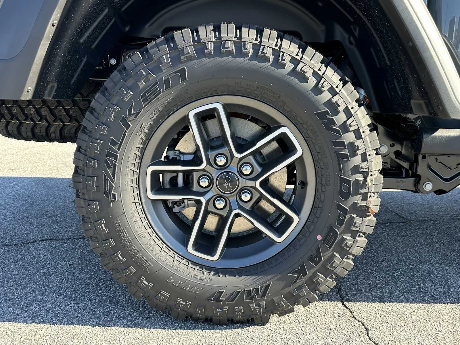 New 2026 Anvil Clear-Coat Exterior Paint Jeep Mojave image 17