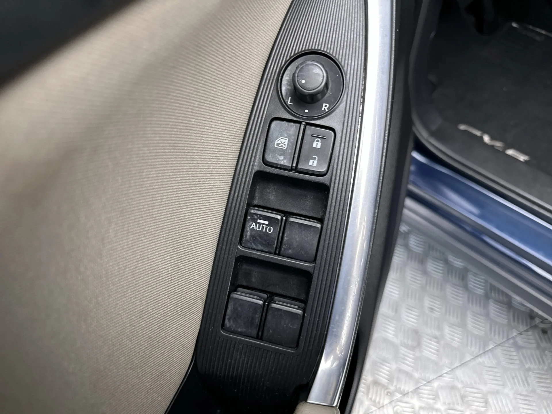 Used 2015 Deep Crystal Blue Mica Mazda Sport image 14