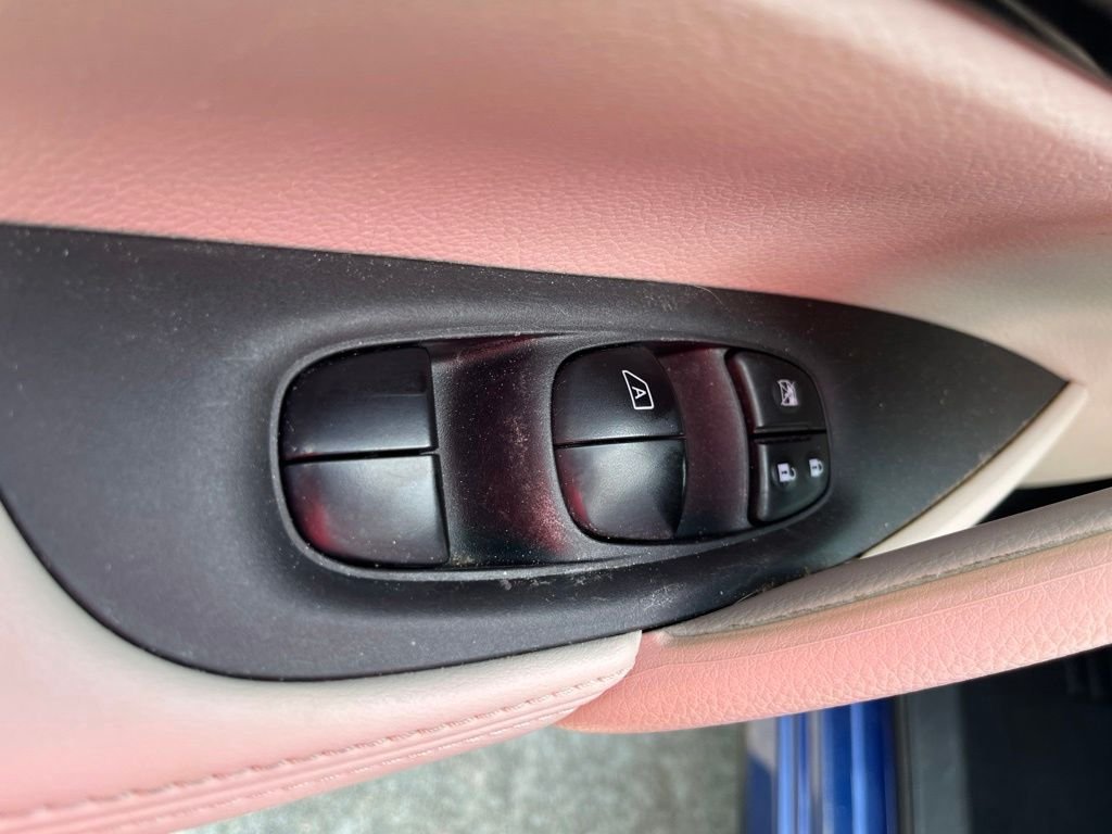 Used 2019 Blue Nissan SL image 13