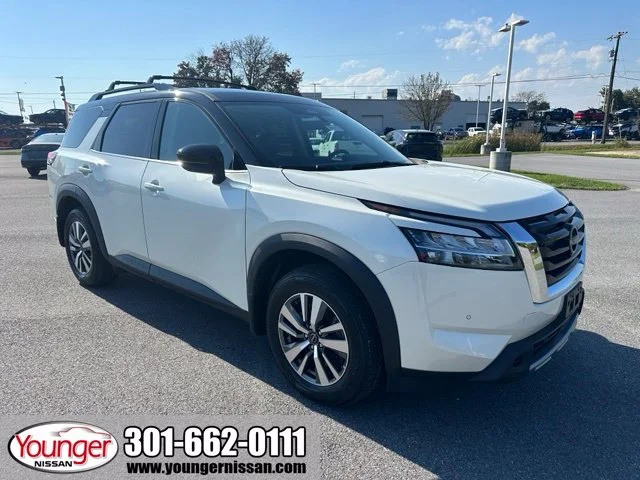2024 Nissan Pathfinder SL