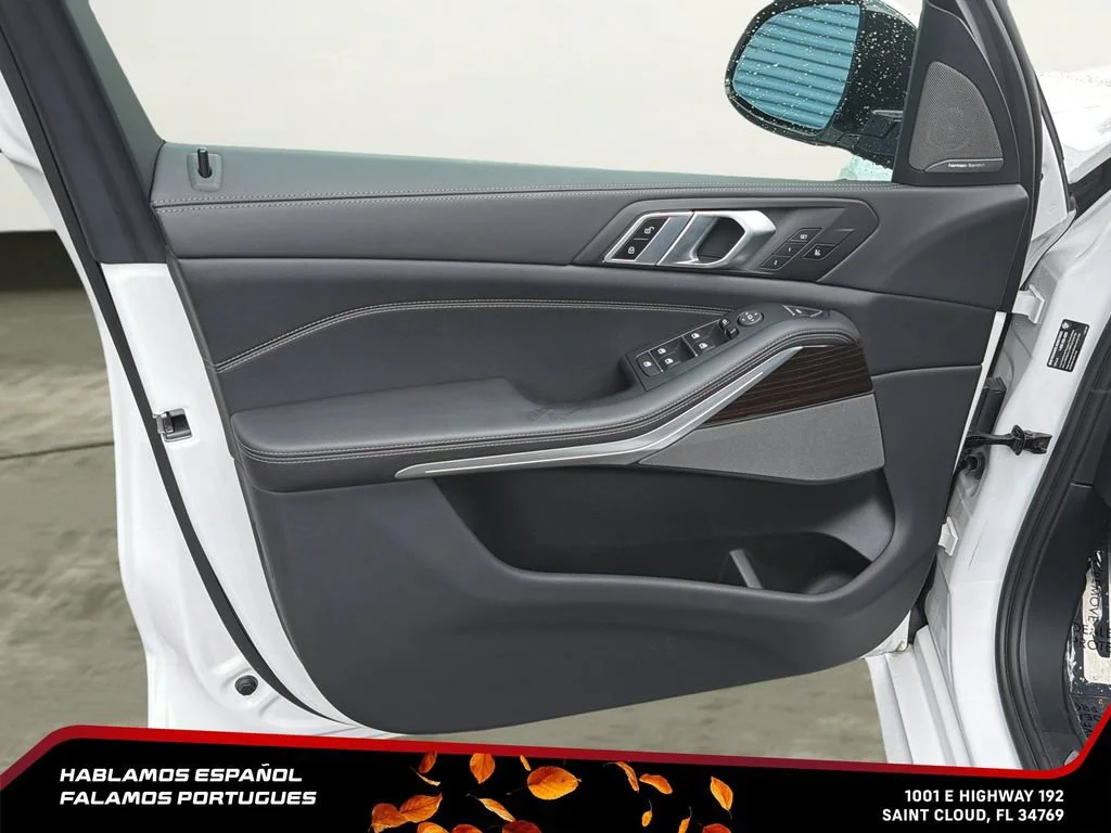 Used 2024  BMW xDrive40i image 10