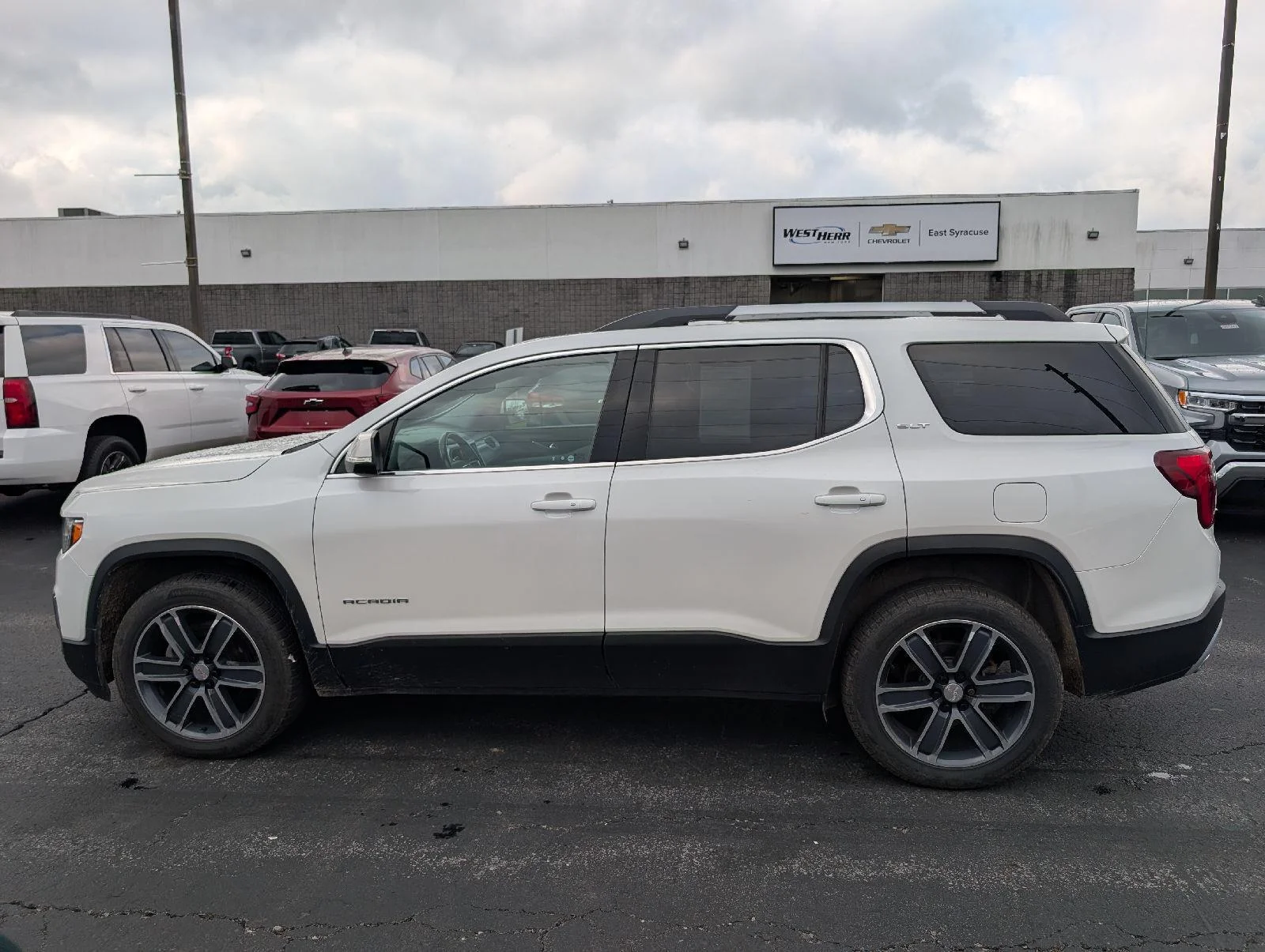 Used 2020 White Frost Tricoat GMC SLT image 6