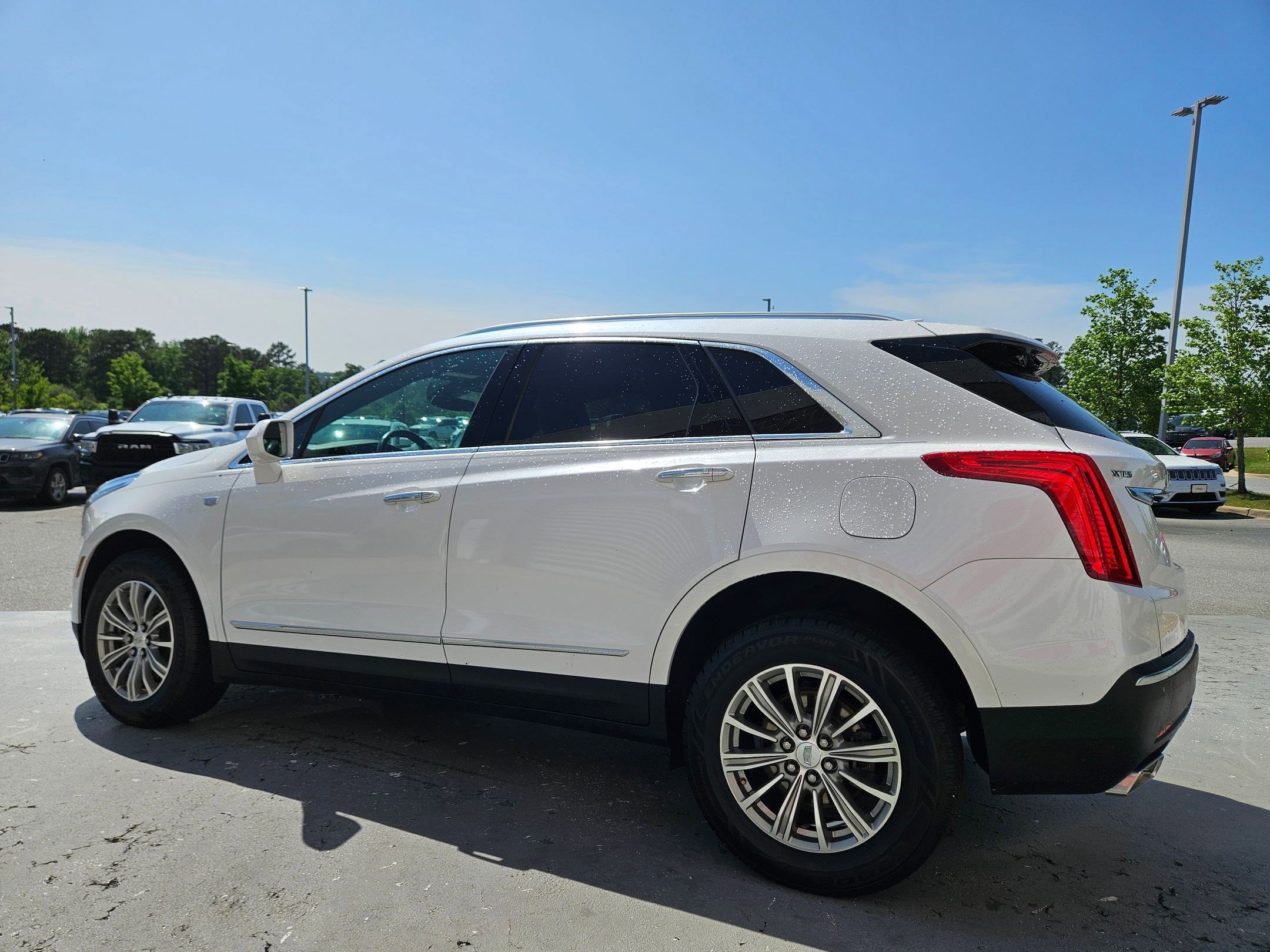 Used 2019 Crystal White Tricoat Cadillac Luxury FWD image 5