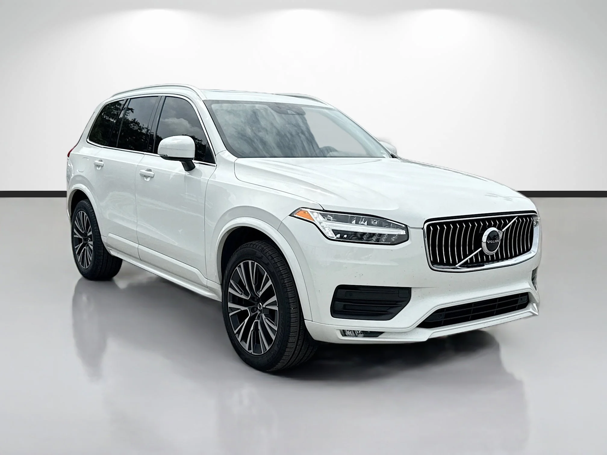 2022 Volvo XC90 T5 Momentum AWD's photo