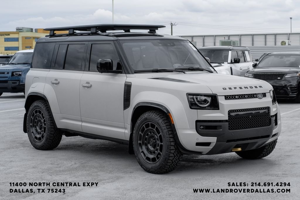 New 2026 Borasco Grey Metallic Land Rover OCTA image 4