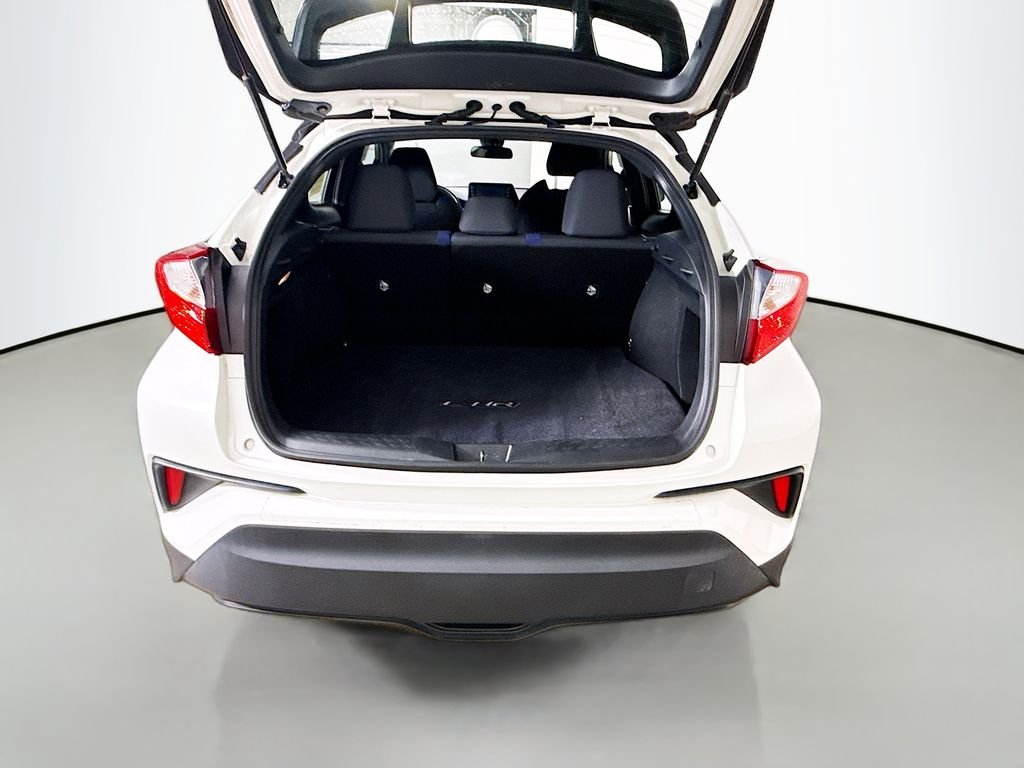 Used 2020 Blizzard Pearl w/Black Roof Toyota XLE image 24