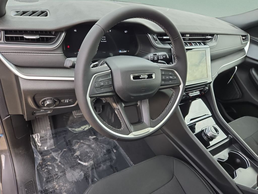 New 2025 Baltic Gray Metallic Clear-Coat Exterior Paint Jeep Laredo X image 19