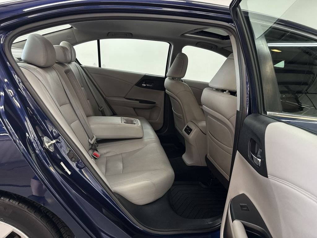 Used 2014 Obsidian Blue Pearl Honda EX-L image 17
