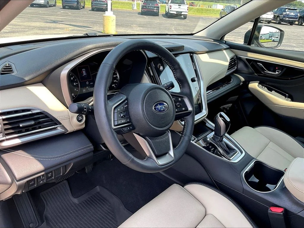 Used 2025 Crystal White Pearl Subaru Limited image 31