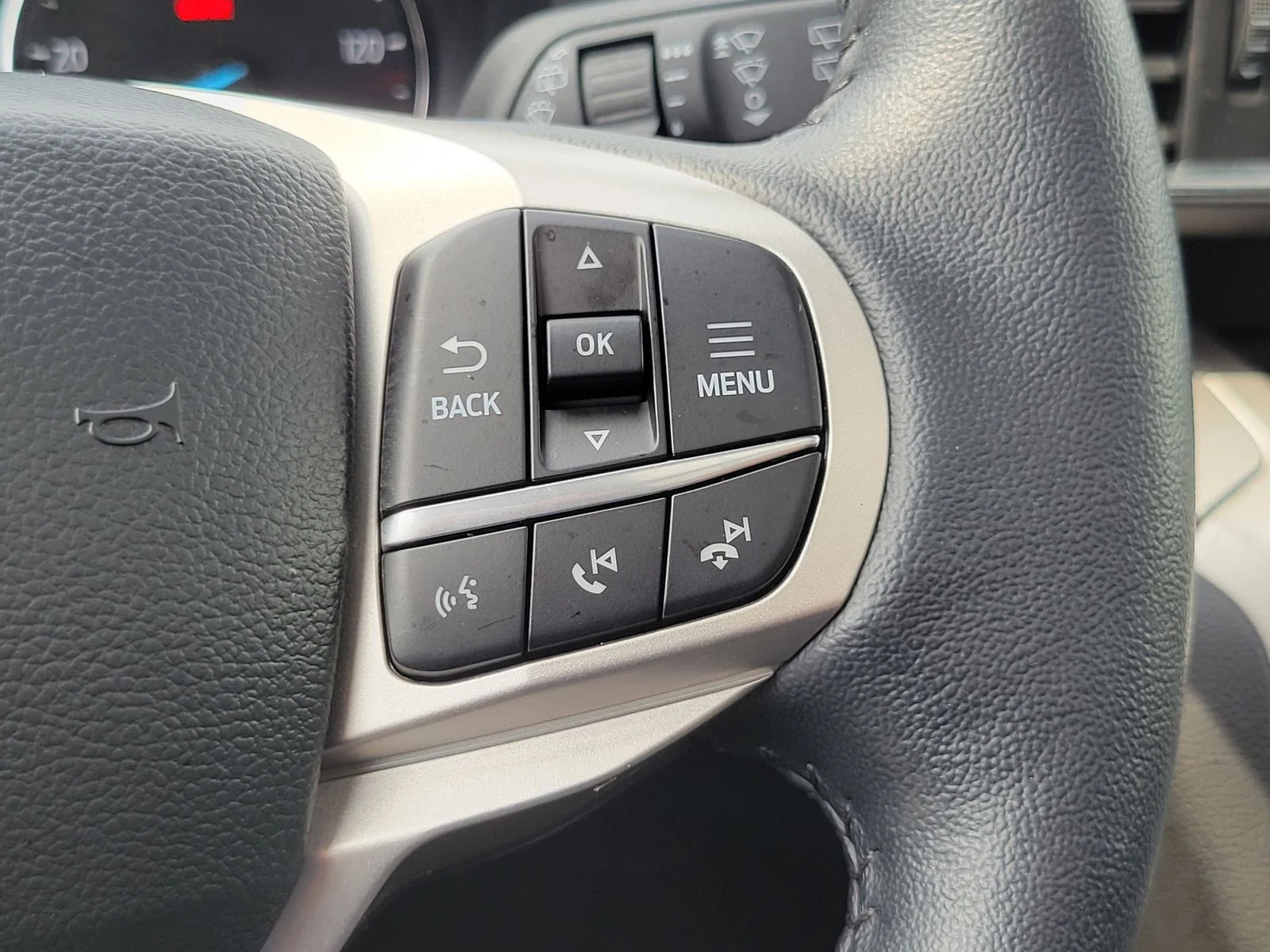Used 2023 Silver Ford XLT image 16