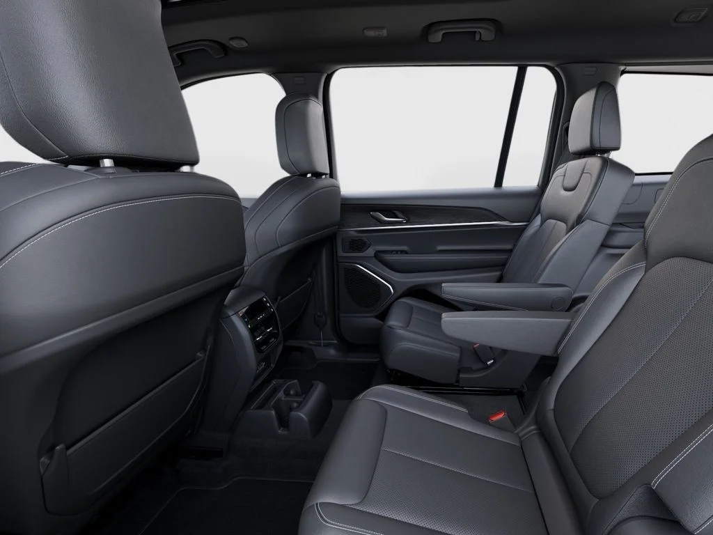 New 2026 Baltic Gray Metallic Clear-Coat Exterior Paint Jeep Limited Reserve image 19