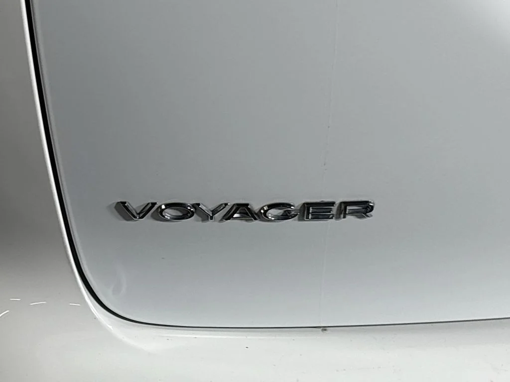 Used 2022 White Chrysler LX image 22