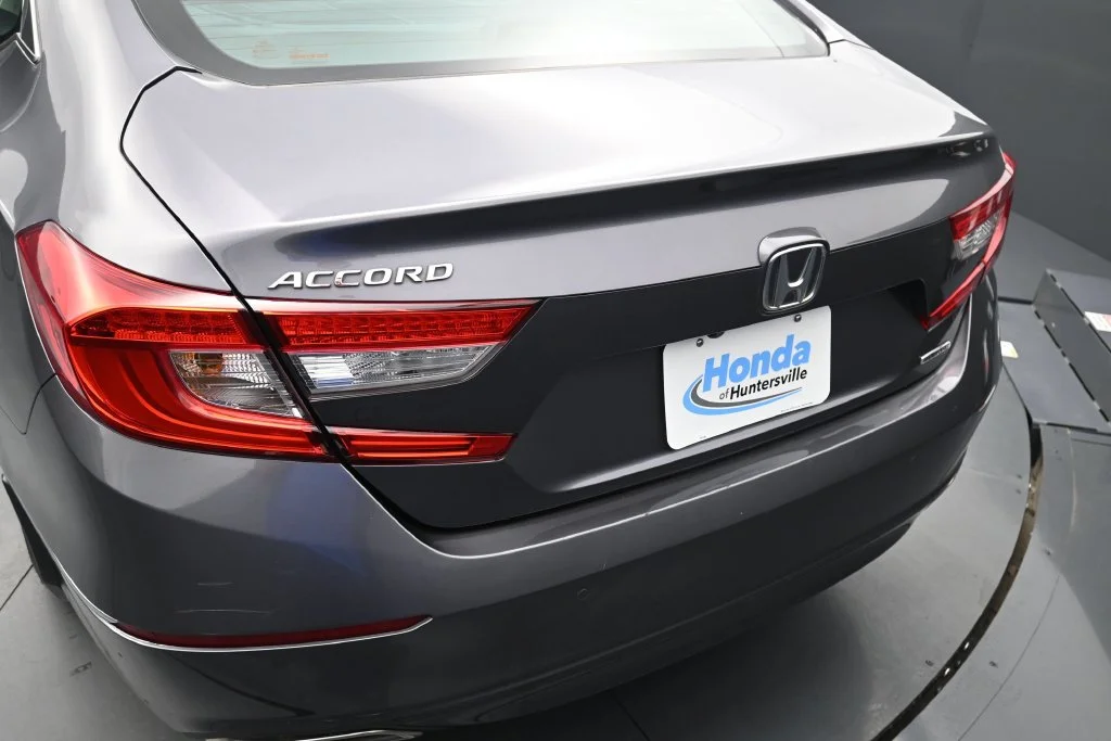 Used 2018 Modern Steel Metallic Honda Touring image 16
