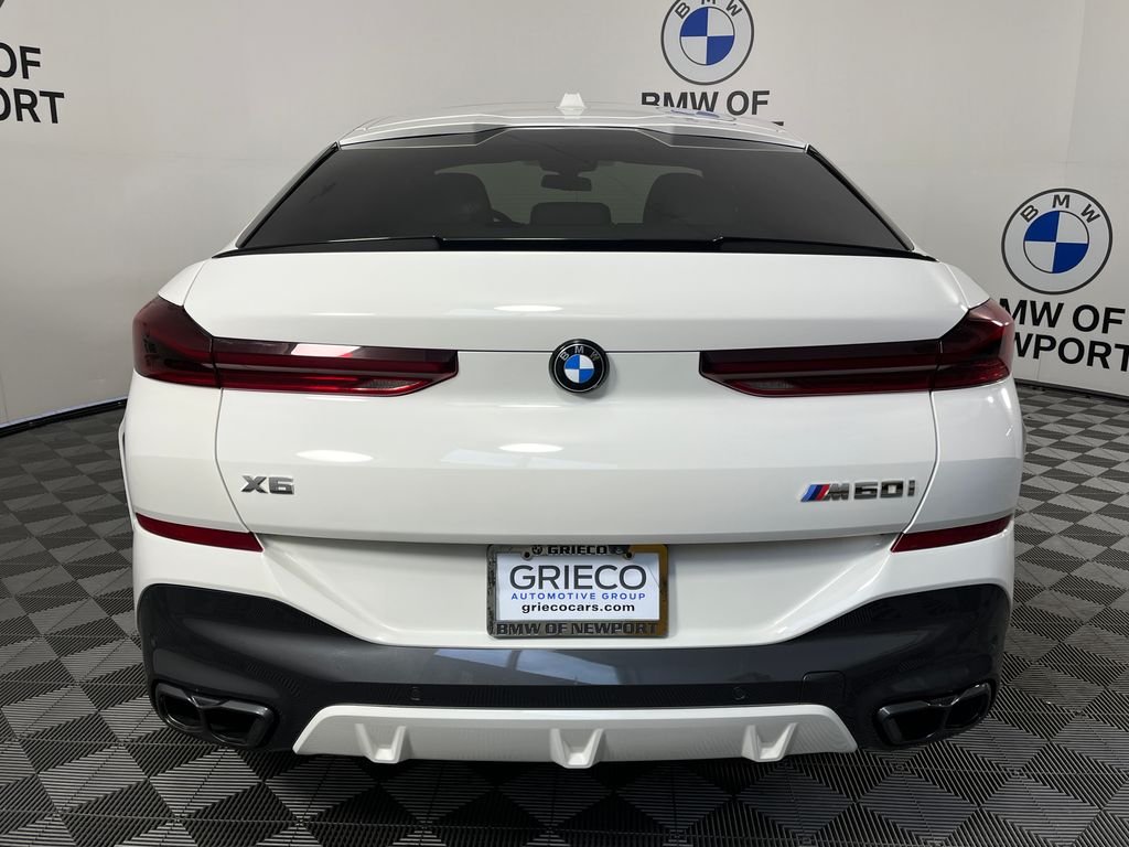 Used 2024 White BMW M60i image 12