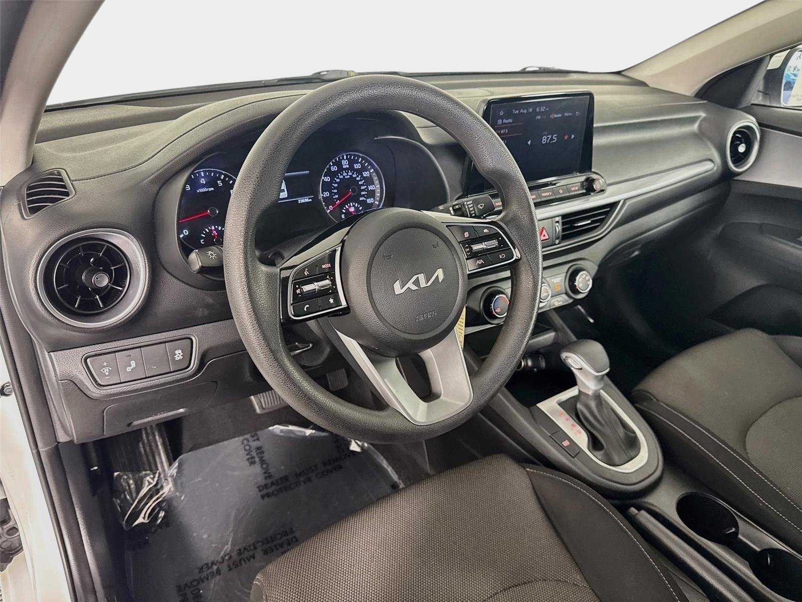 Used 2023 Snow White Pearl Kia LXS image 9