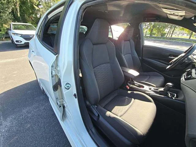 Used 2021 Pearl Toyota SE image 5