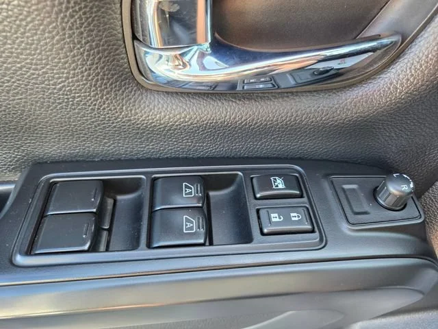 Used 2018 White Nissan SL image 39