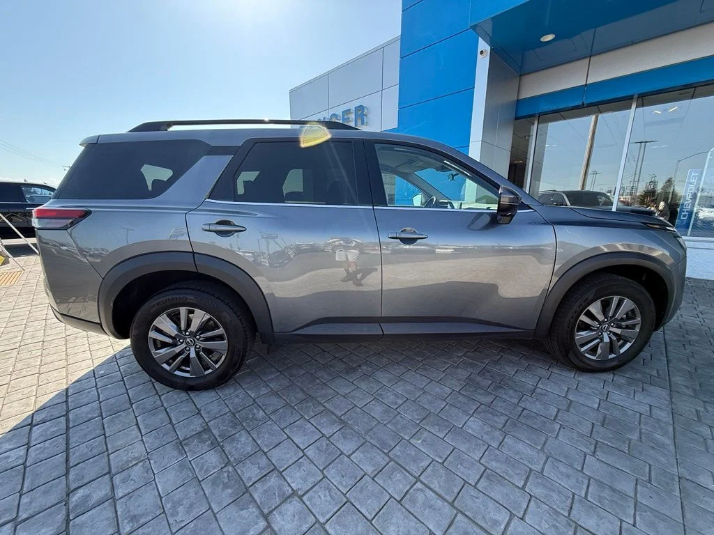 Used 2024 Gray Nissan SV image 13