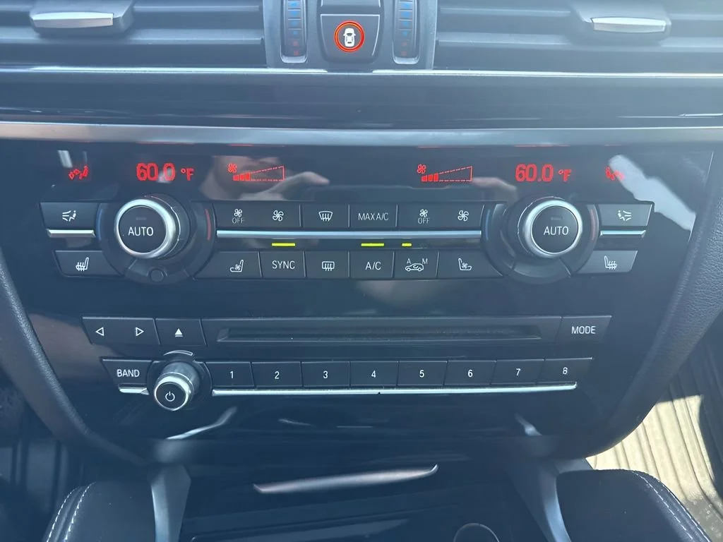 Used 2018  BMW  image 19