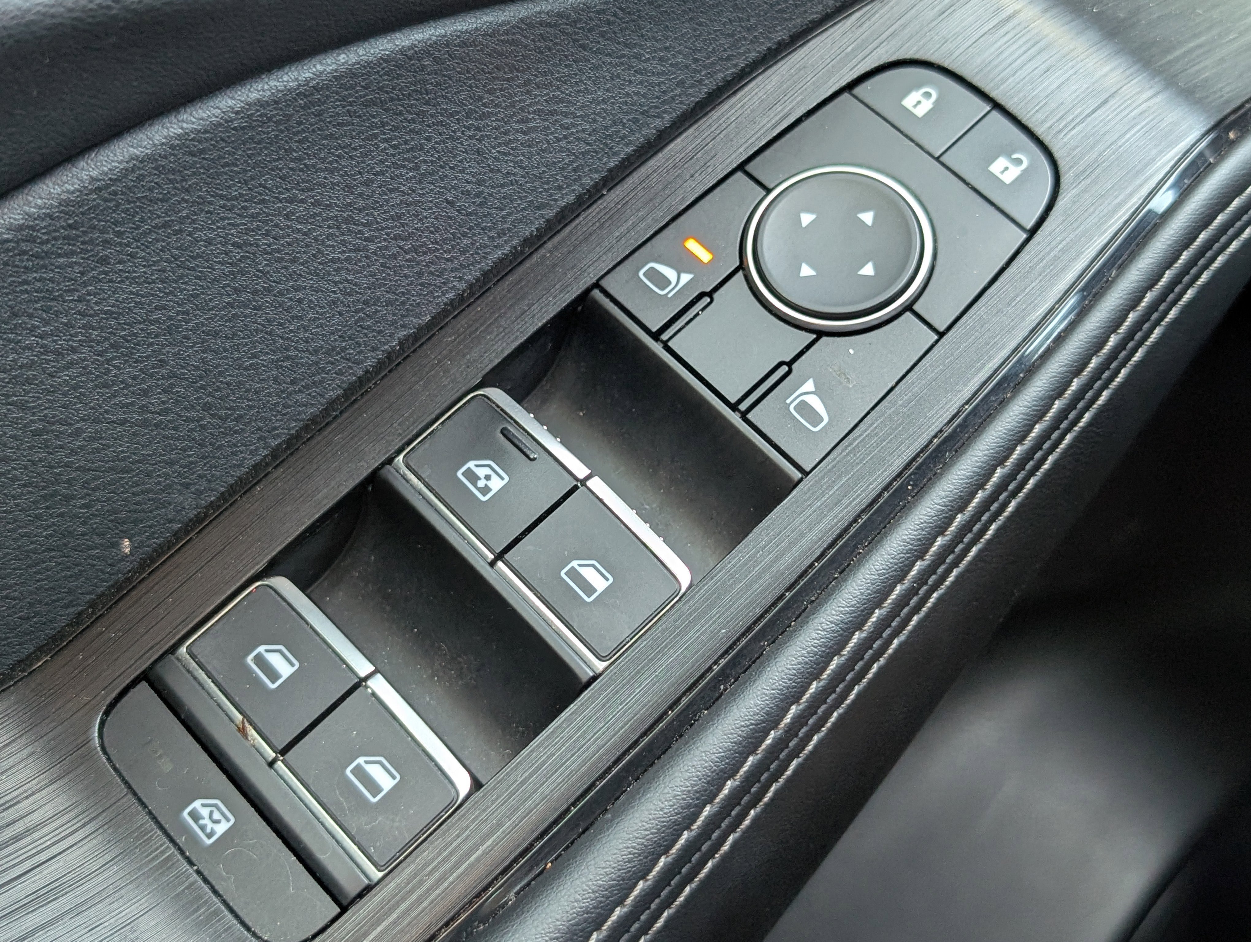 Used 2023 Gun Metallic Nissan SL image 24