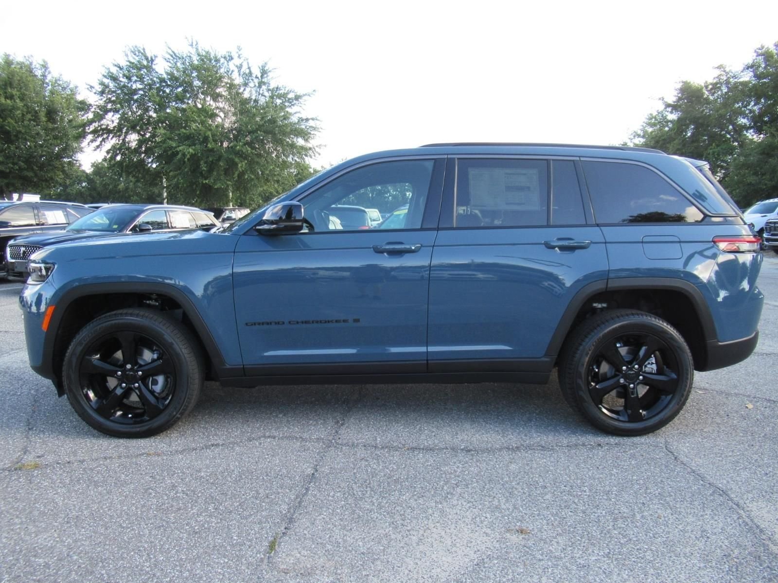 New 2026 Steel Blue Exterior Paint Jeep Limited image 4