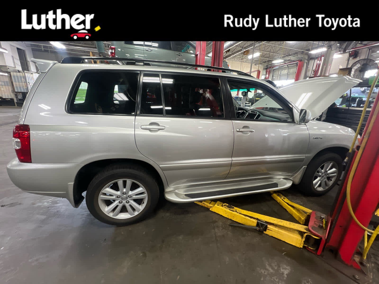 Used 2006 Millenium Silver Metallic Toyota LTD image 1