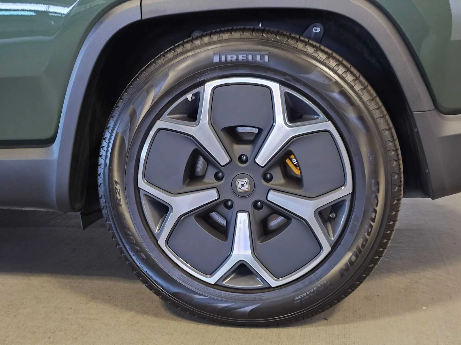 Used 2023  Rivian Adventure image 8