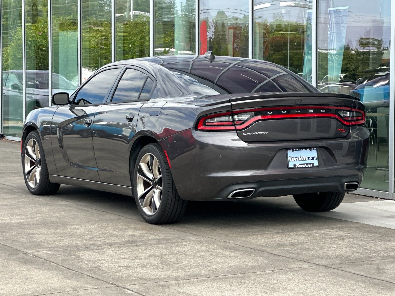 Used 2016 Granite Crystal Metallic Clearcoat Dodge R/T image 5