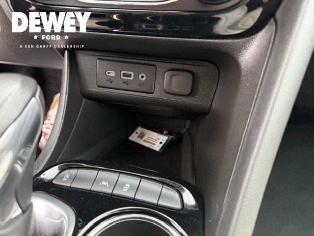 Used 2022 Summit White Buick Select image 17