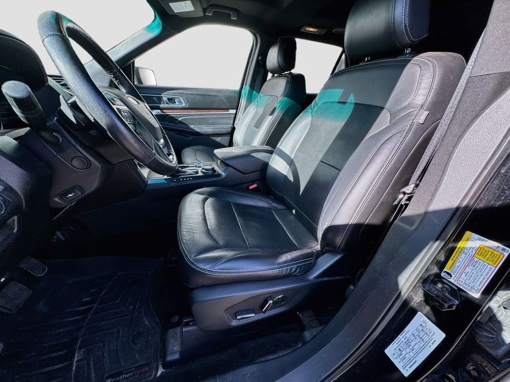 Used 2016  Ford Limited image 24