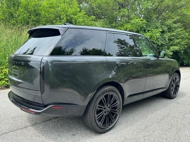 New 2026 Carpathian Grey LAND ROVER SE image 5