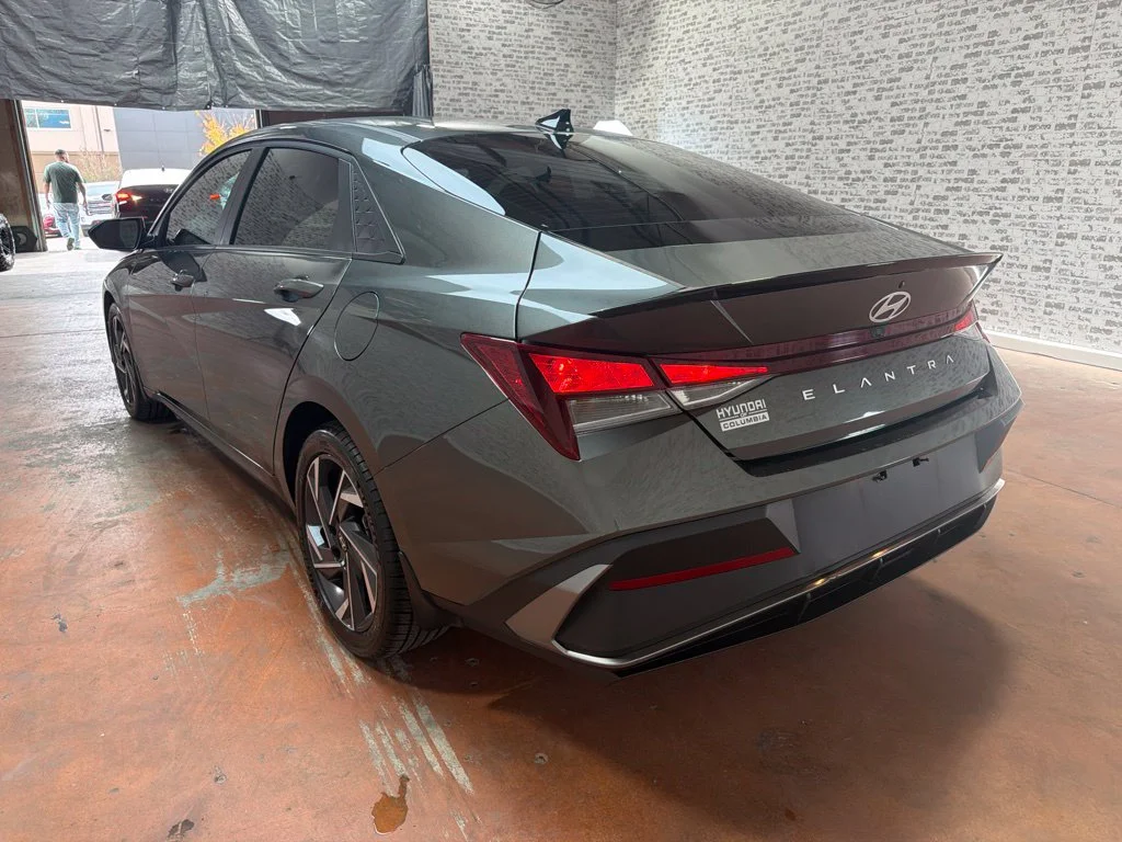 Used 2025 Amazon Gray Hyundai SEL Sport image 5