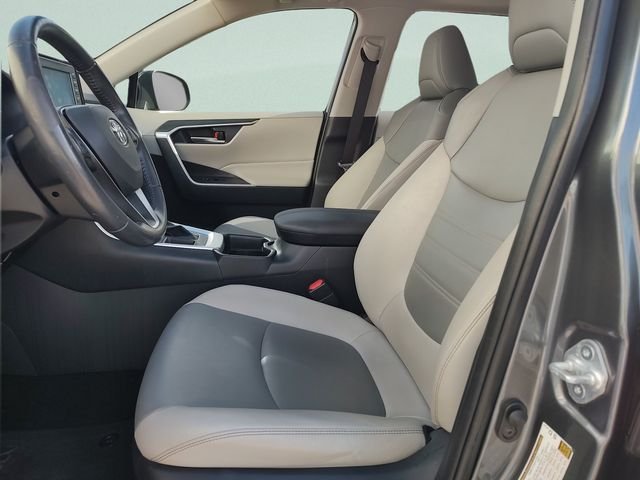 Used 2019 Gray Toyota XLE Premium image 27