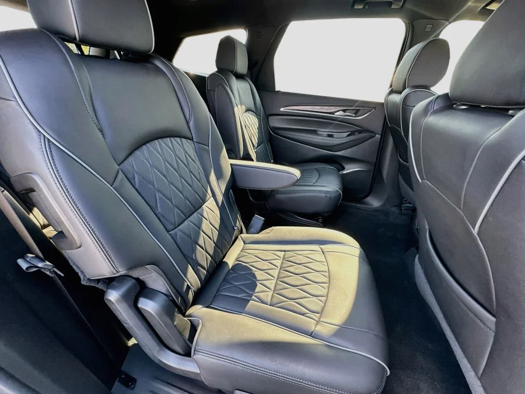 Used 2022 White Buick Avenir image 43