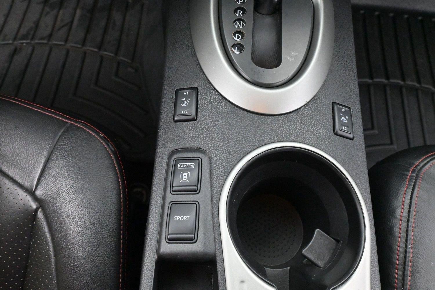 Used 2013 Brilliant Silver Nissan SL image 26